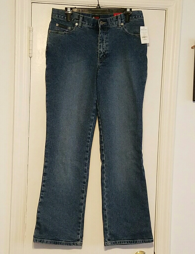 New York & Co Battery Park Bootcut jeans Size 10